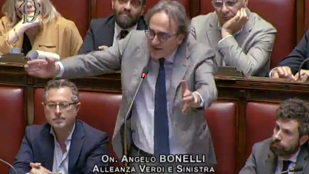 Bonelli Rivela: “Esercitazione di Caccia f35 Israeliani A Foggia, Poi Bombardano Gaza”. E Attacca il Governo: “Vergogna” Bonelli Rivela: "Esercitazione di Caccia f35 Israeliani A Foggia, Poi Bombardano Gaza". E Attacca il Governo: "Vergogna"