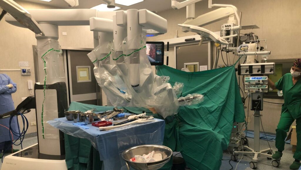Gaslini, Primo intervento al mondo a bimbo con malformazione trachea con la chirurgia robotica Gaslini, Primo intervento al mondo a bimbo con malformazione trachea con la chirurgia robotica