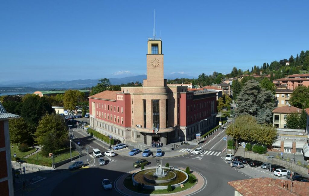 Inseguono, Accerchiano e Picchiano un 16enne a Stazione A Sesto Calende: Due Anni di Daspo per Tre Giovani Inseguono, Accerchiano e Picchiano un 16enne a Stazione A Sesto Calende: Due Anni di Daspo per Tre Giovani