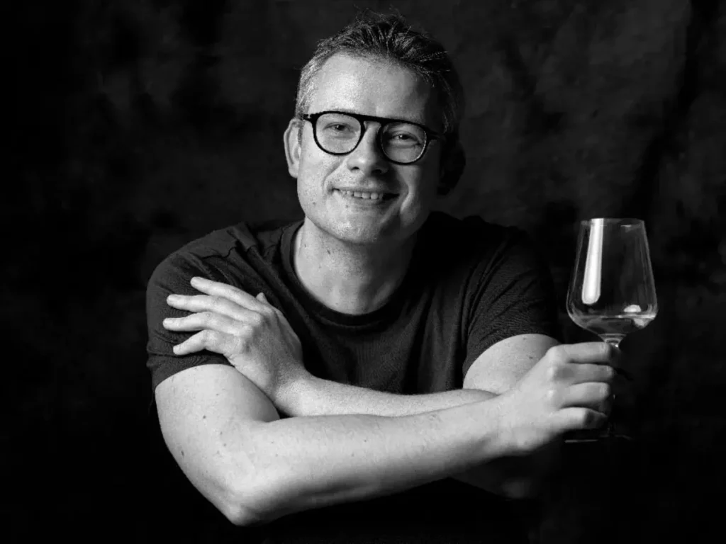 "La Gentrificazione del Vino è Colpa Degli Intermediari, non Delle Cantine", Intervista al Critico Santi Rivas