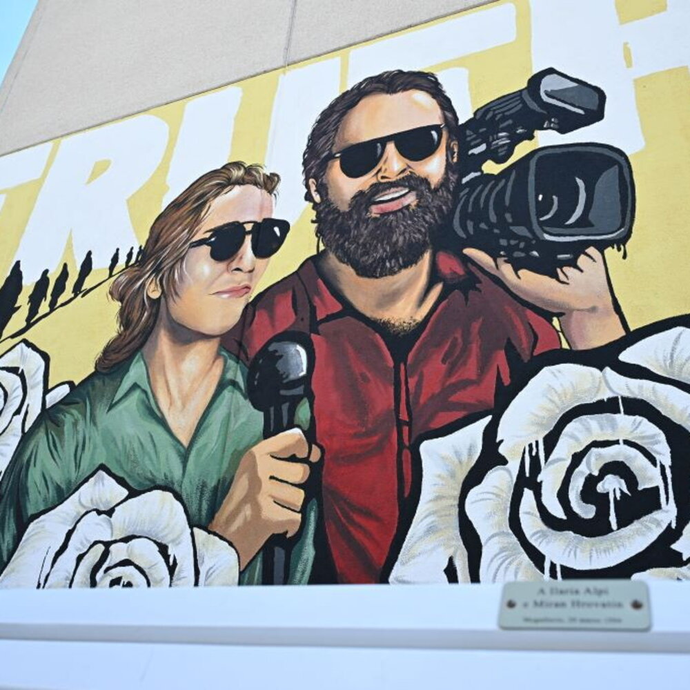 Saxa rubra ricorda ilaria alpi e miran hrovatin con murale Saxa rubra ricorda ilaria alpi e miran hrovatin con murale