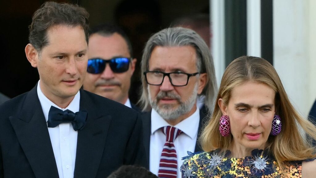 Al matrimonio a Venezia di Jeff Bezos e Lauren Sánchez spuntano a sorpresa anche John Elkann e Lavinia Borromeo Vanity Fair Italia