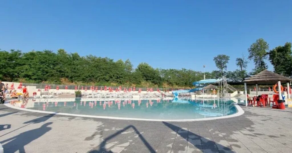 Bambino annegato in piscina a Castrezzato: morto il piccolo di 4 anni | Il Fatto Quotidiano