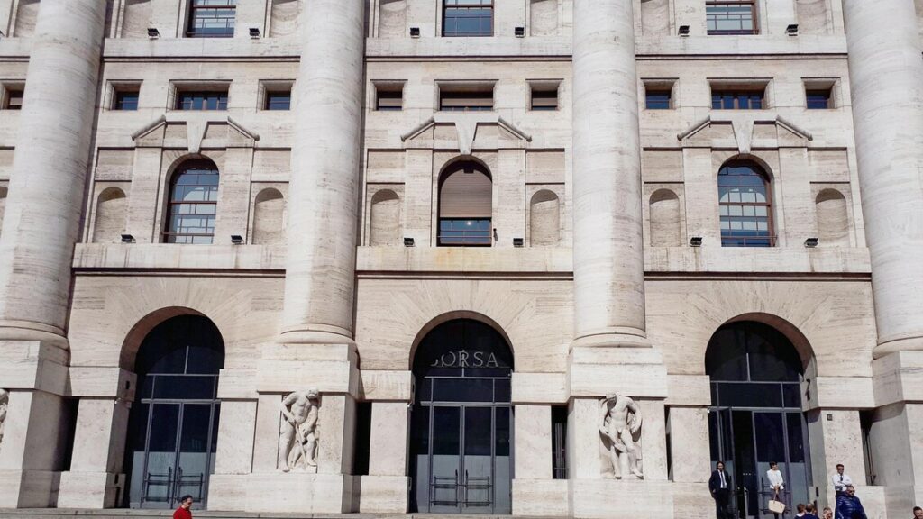 Borsa: Milano chiude in calo (-1,28%), pesa Stellantis, bene Eni - Notizie