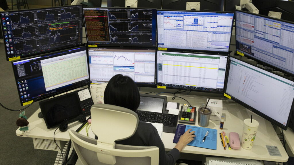 Borsa: l'Asia contrastata tra taglio tassi e crescita Usa - Notizie