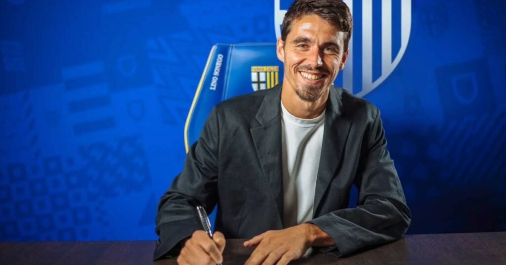 Carlos Cuesta è il nuovo allenatore del Parma: chi è e quali esperienze ha il 29enne con la panchina nel destino