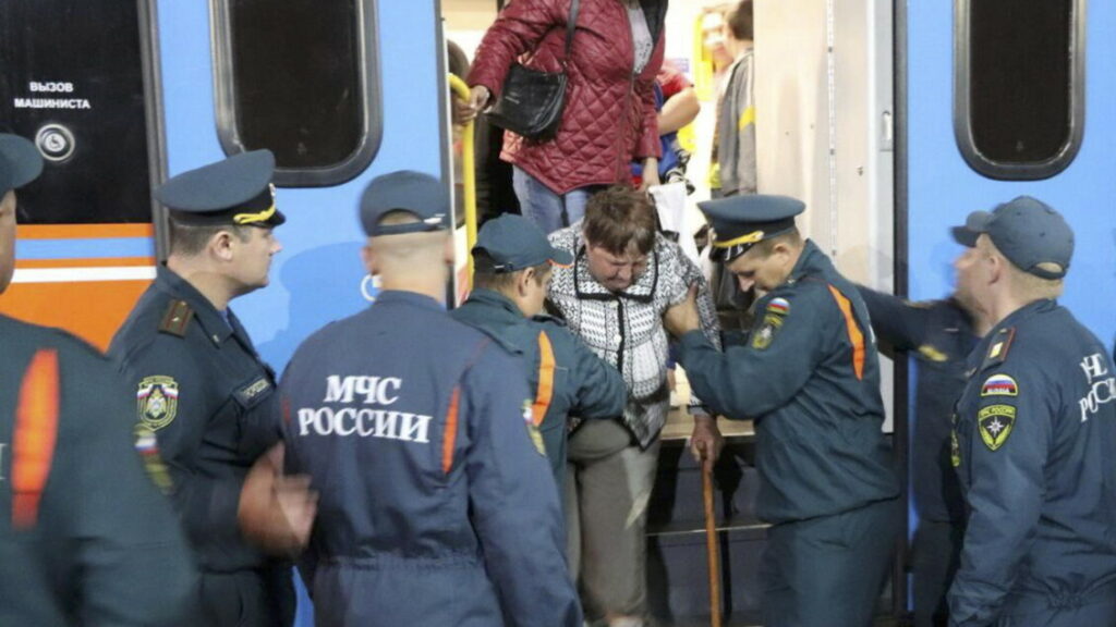 Crolla un ponte e deraglia un treno in Russia, sette morti - Notizie