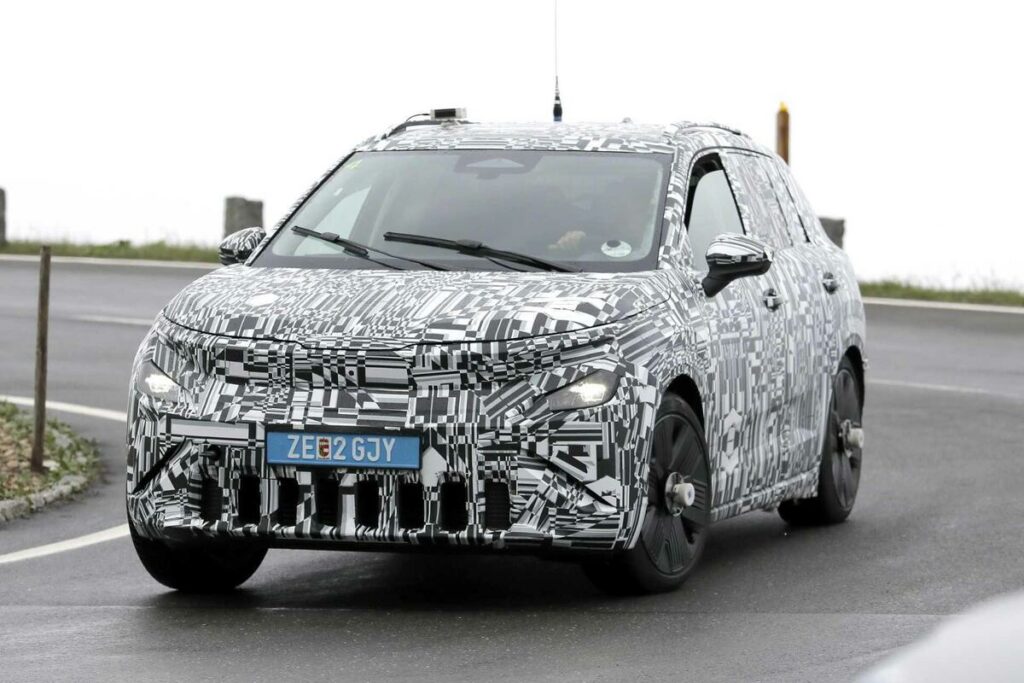 Cupra dice addio alla Ateca: in arrivo un nuovo SUV elettrico [Foto Spia] - Elettrico