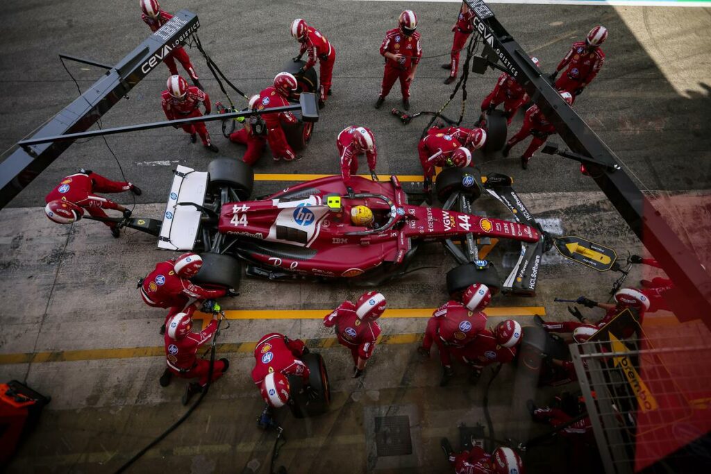 F1. Ferrari, la SF-25 e il dilemma del 2026: Vasseur ammette “Potremmo dover fare una scelta diversa” – Formula 1 F1. Ferrari, la SF-25 e il dilemma del 2026: Vasseur ammette “Potremmo dover fare una scelta diversa” - Formula 1