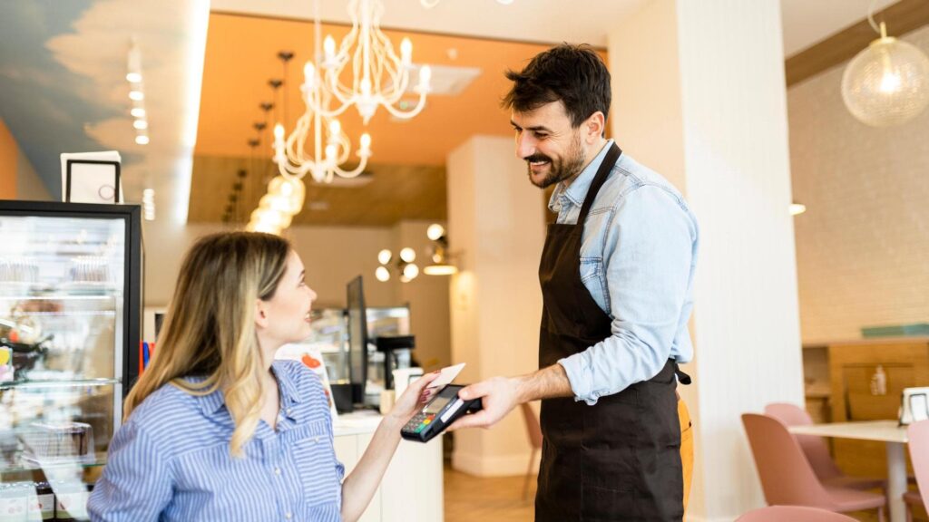 Food & Beverage: gli italiani scelgono il cashless