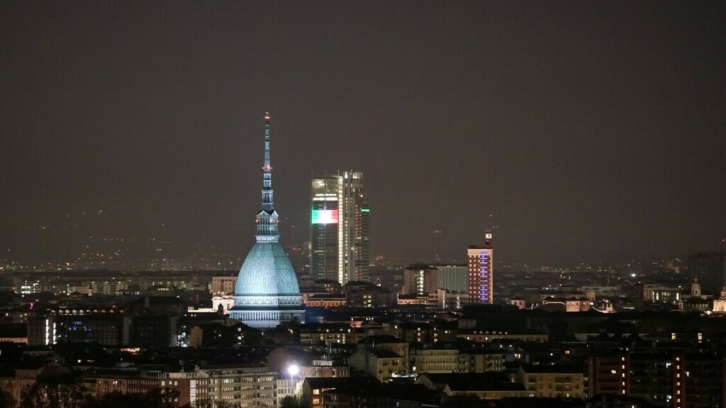 Intesa Sanpaolo celebra il decennale del grattacielo di Piano - Arte