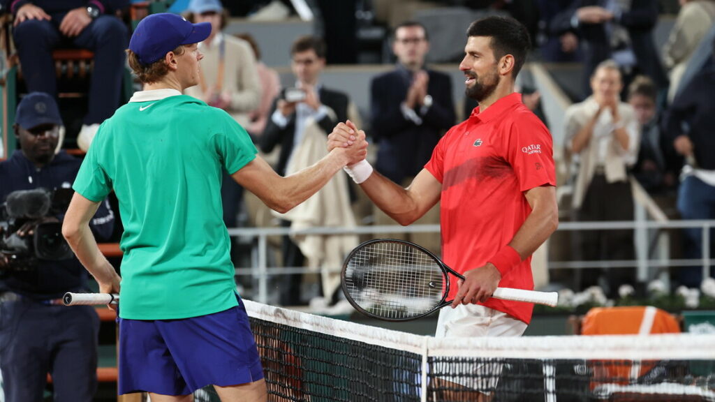 Jannik Sinner batte Djokovic in tre set e vola in finale a Parigi LE FOTO - Tennis