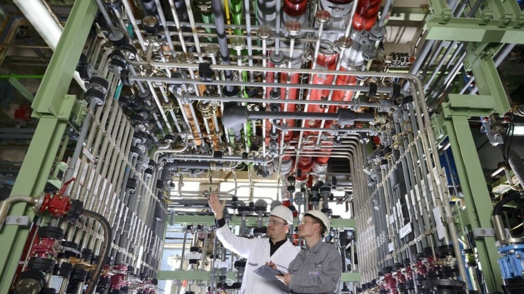La produzione industriale torna a salire dopo 26 mesi di calo - Notizie