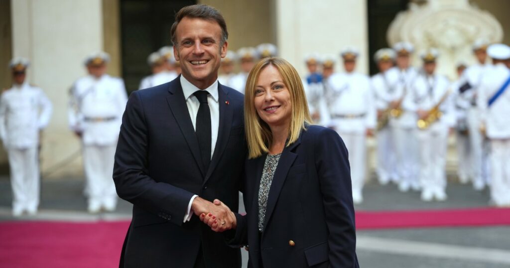 Meloni-Macron, tre ore di bilaterale. La nota: "Impegno per Europa più forte. Cambiamento di scala nella difesa Ue"