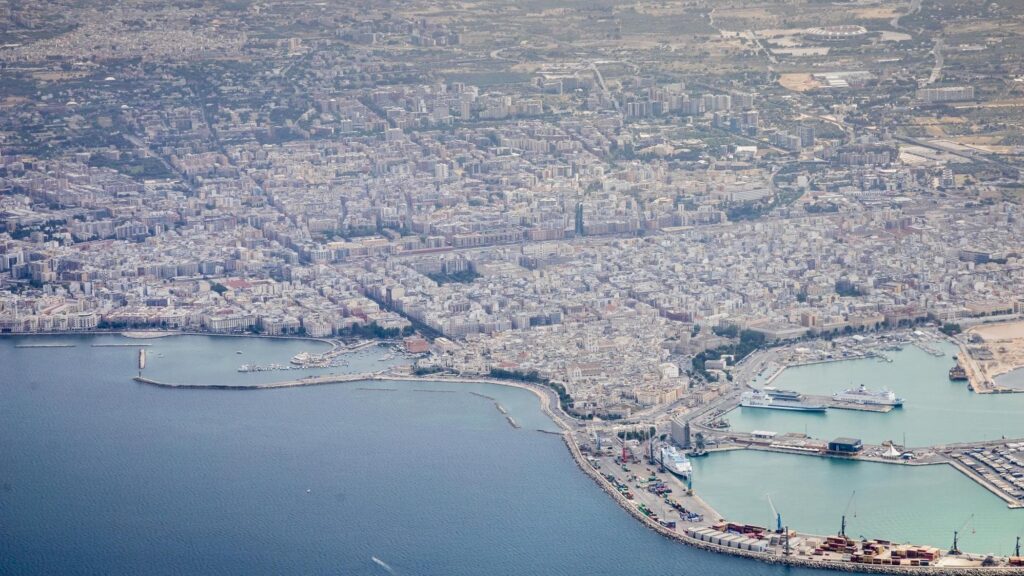 Mercato immobiliare, aumentano le richieste per aree periferiche e mutui green