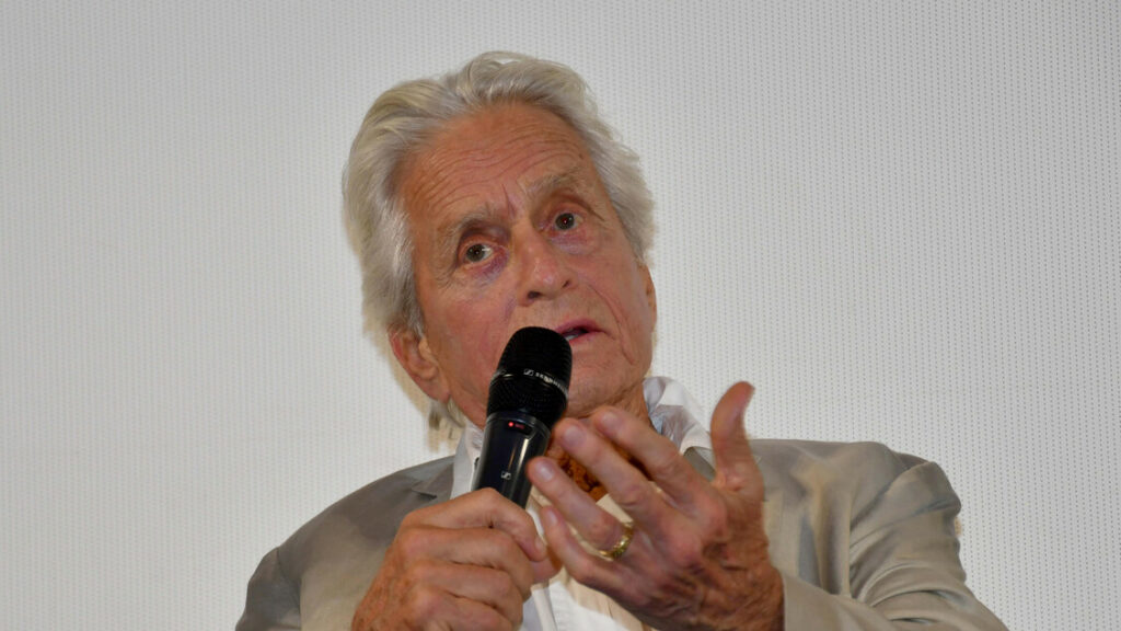 Michael Douglas a Taormina: ‘Mi scuso per il mio Paese’ – Notizie Michael Douglas a Taormina: 'Mi scuso per il mio Paese' - Notizie