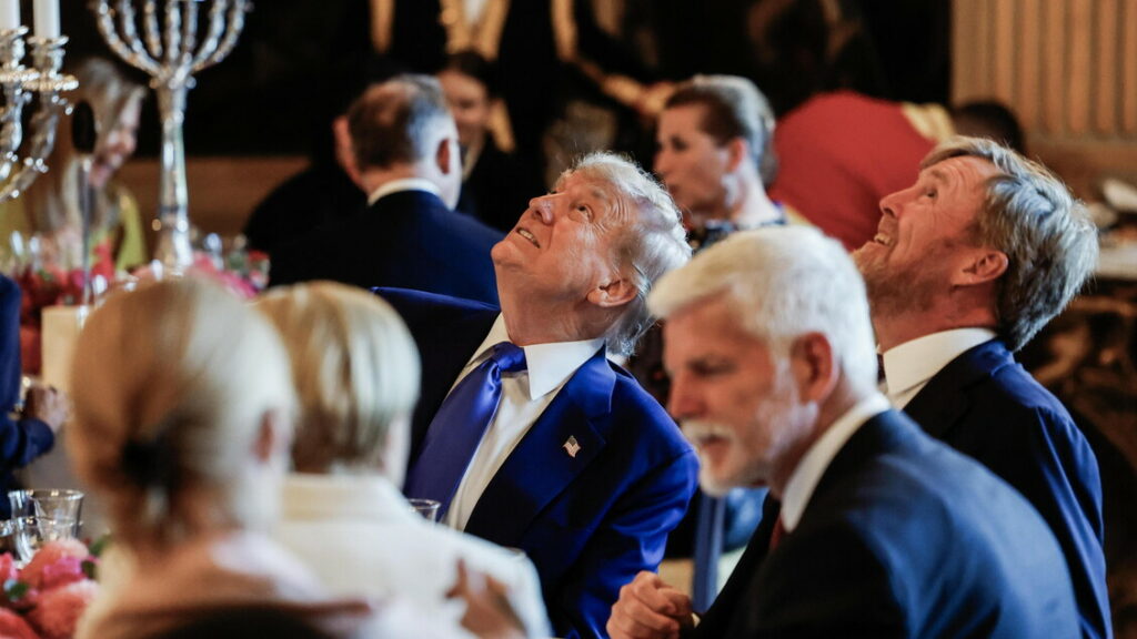 Prove di disgelo tra Macron e Trump, l'Ue alla finestra - Notizie