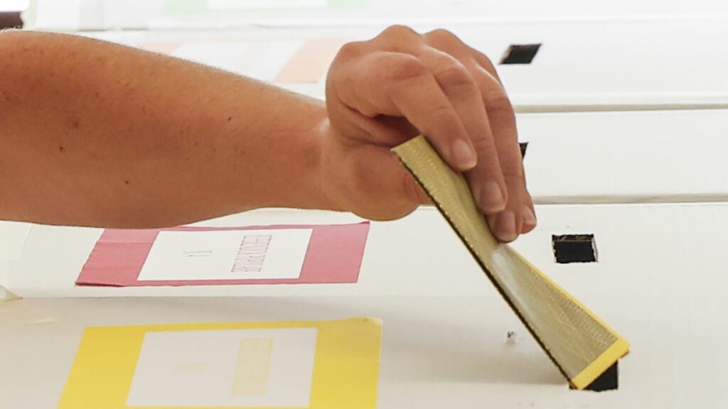 Referendum, alle 12 affluenza al 7,4%: si vota fino alle 23 Vanity Fair Italia