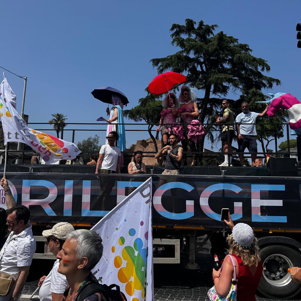 Roma Pride, sfila il corteo 'Fuorilegge' per i diritti Lgbt Roma Pride, sfila il corteo 'Fuorilegge' per i diritti Lgbt