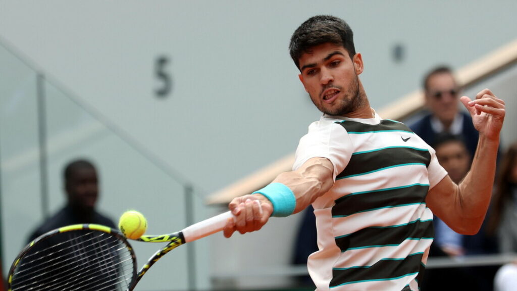 Sinner-Alcaraz 1-3 nel terzo set. L'azzurro ha vinto i primi due (6-4 7-6) DIRETTA e FOTO della finale del Roland Garros - Tennis