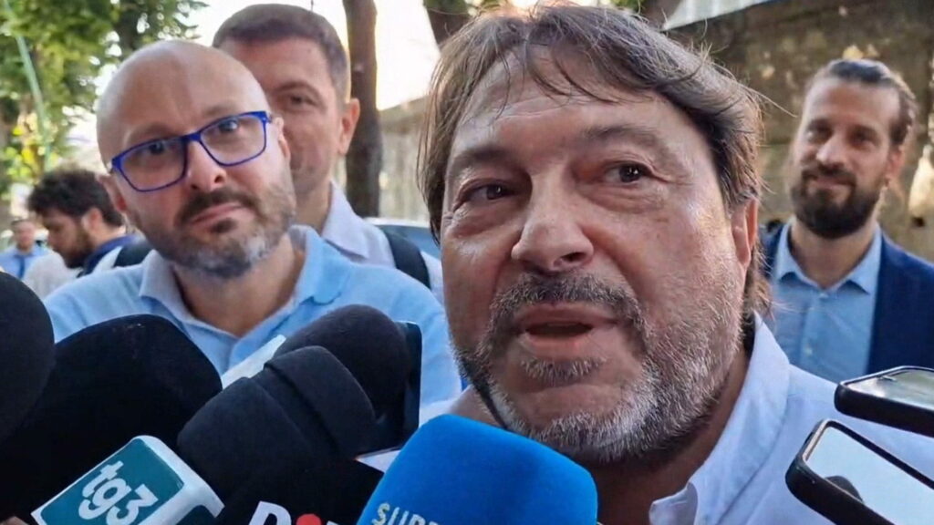 Sit in dei giornalisti davanti alla sede Rai con Ranucci: “Contro i tagli e in difesa dei precari” Sit in dei giornalisti davanti alla sede Rai con Ranucci: “Contro i tagli e in difesa dei precari”