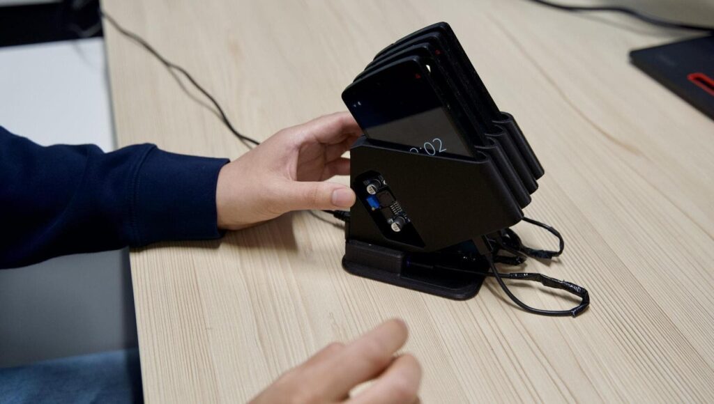Smartphone non Buttate I Vecchi, POSTONO TRASFORMASSI in Micro Data Center per Le Smart City
