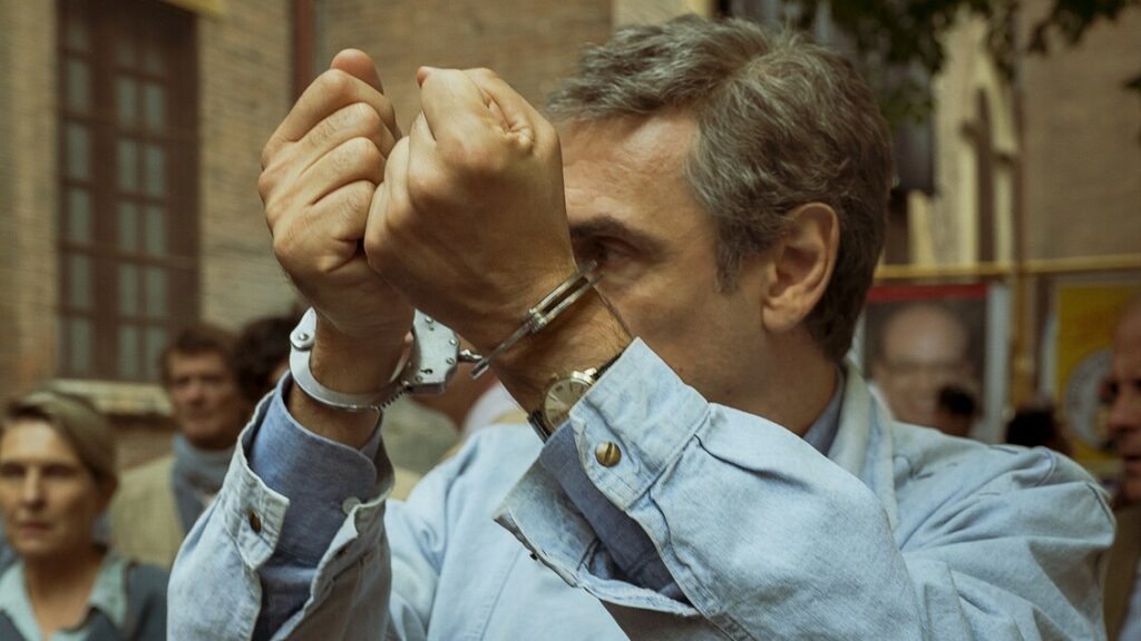 Tortora nel giorno dell'arresto, le prime immagini dell'attesa serie di Bellocchio - Tv