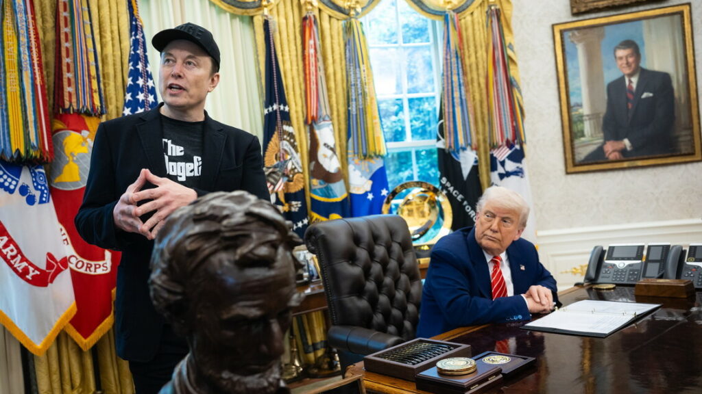 Trump 'deluso' da Musk. La risposta: 'gli ho fatto vincere le elezioni, è un ingrato'. Tesla crolla di oltre l'8% dopo lo scontro - Nord America