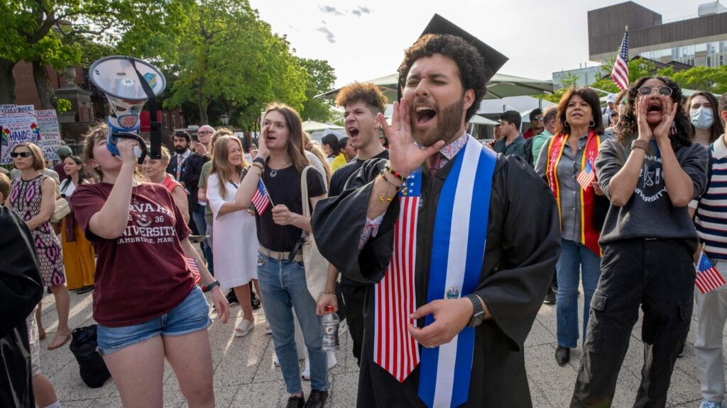 Trump fa autogol in università