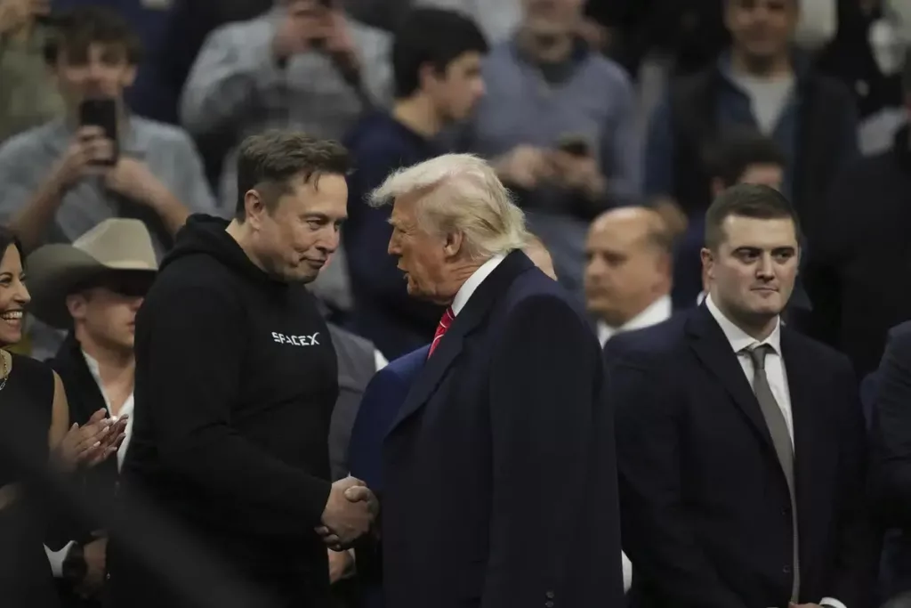 Trump rompe con Elon Musk: "Rapporto finito, ci saranno conseguenze se finanza i democratici" - News