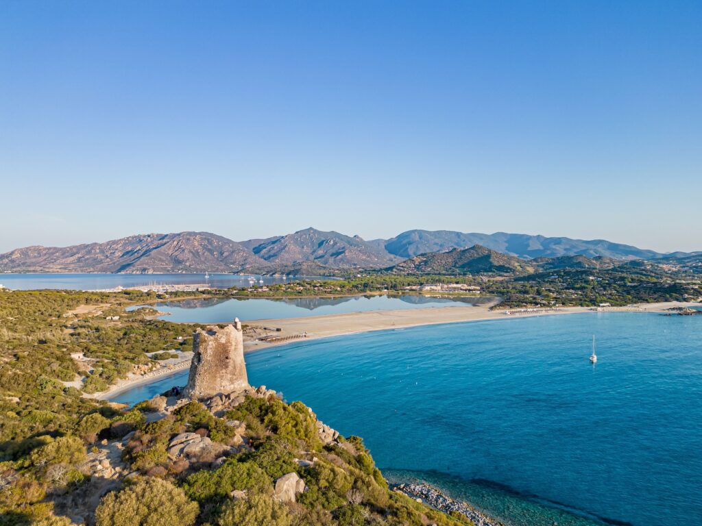Villasimius: una vacanza nel sud nella Sardegna tra relax e senso di autenticità Villasimius: una vacanza nel sud nella Sardegna tra relax e senso di autenticità