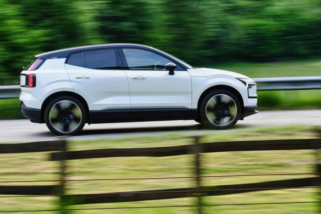 Volvo EX30, compagna di viaggio dal Lago d'Orta a Nizza