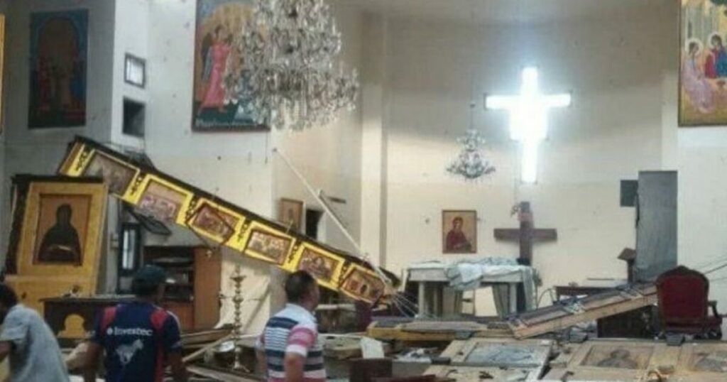 kamikaze si fa esplodere in una chiesa