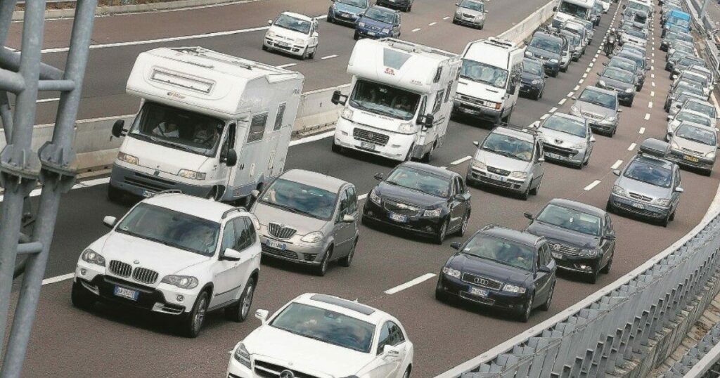 tutti salvi i 28 passeggeri