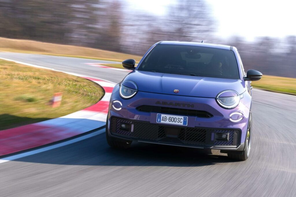 Abarth 600e: solo 318 unità vendute nel 2025, ma sul ritorno alla benzina... - News