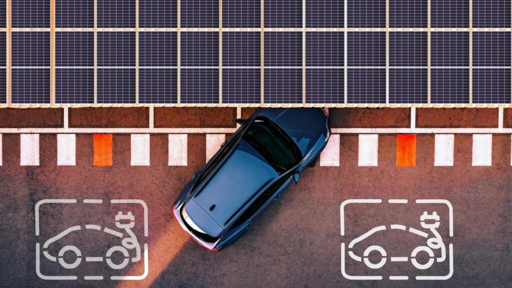 Auto elettriche e rinnovabili perdono fiducia: il paradosso della transizione energetica Auto elettriche e rinnovabili perdono fiducia: il paradosso della transizione energetica