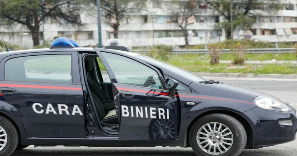 Bambino di 3 anni cade dal balcone nel Pistoiese: è grave | Il Fatto Quotidiano