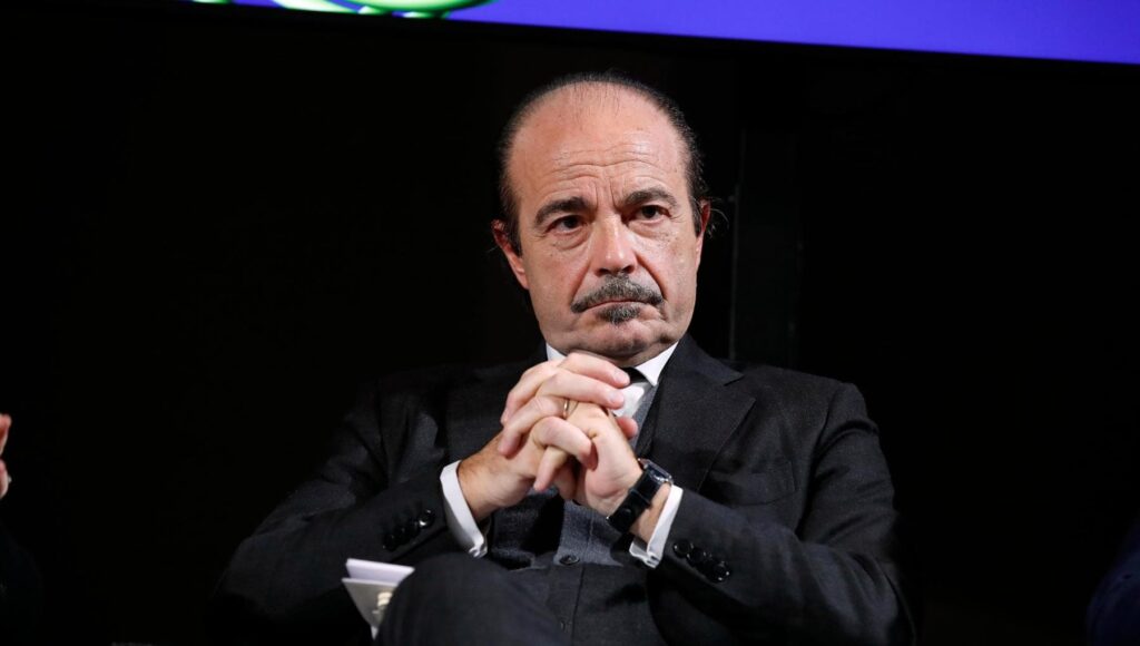 Butti: “Sbagliato Vietetari Gli Smartphone Ai Minori. Spid? Cie Più Sicura” Butti: "Sbagliato Vietetari Gli Smartphone Ai Minori. Spid? Cie Più Sicura"