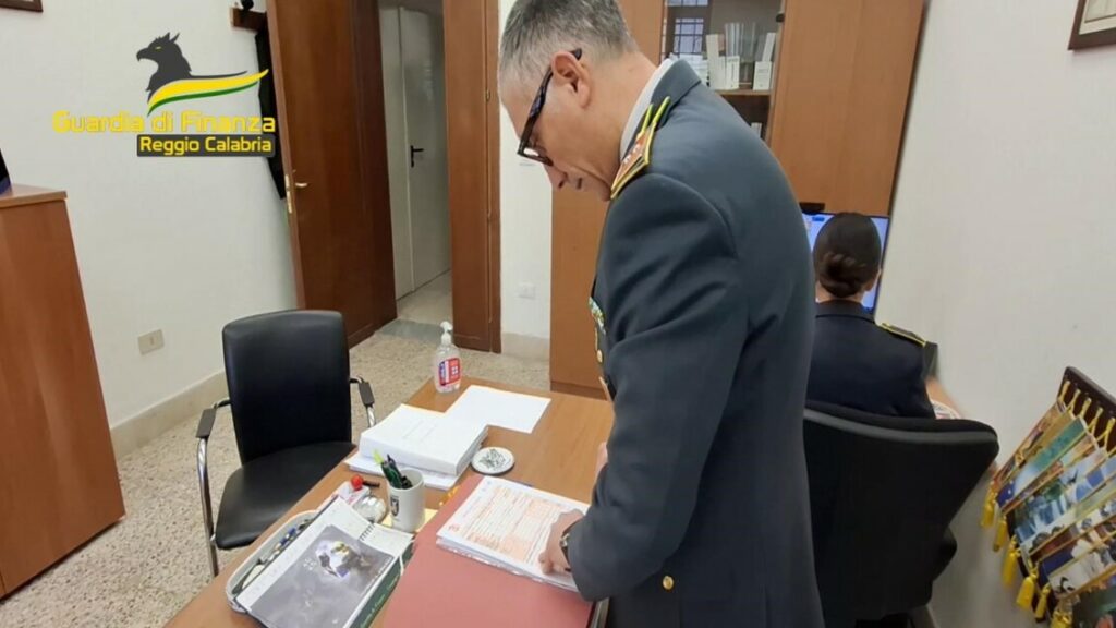 Certificati falsi per ottenere invalidità, 51 indagati - Notizie