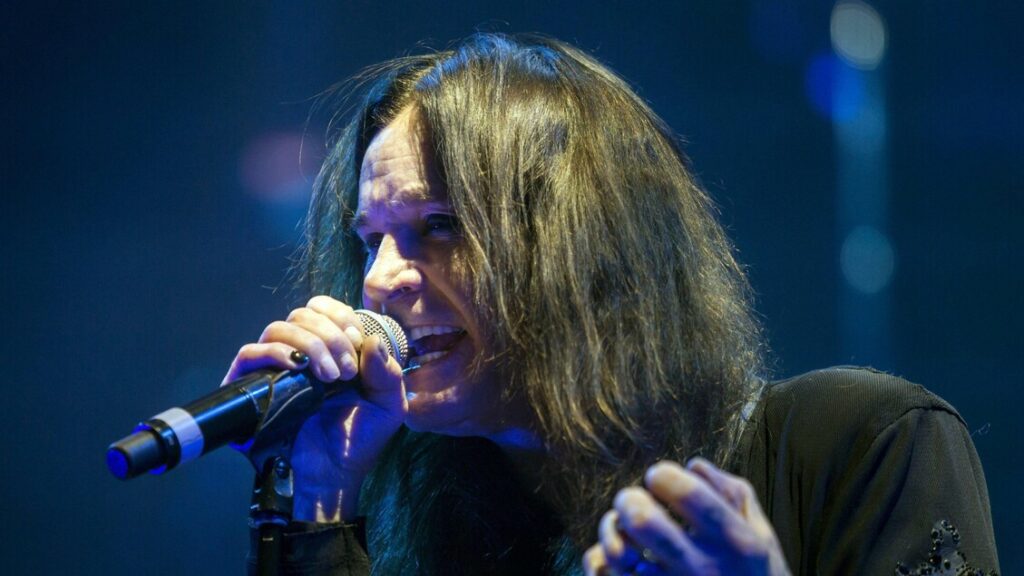Corteo funebre per strada, l’addio di Birmingham a Ozzy Osbourne – Musica Corteo funebre per strada, l'addio di Birmingham a Ozzy Osbourne - Musica