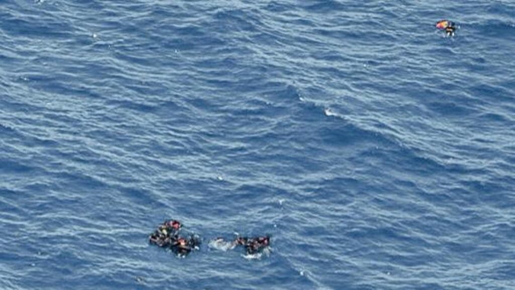 Due bambini morti al largo di Lampedusa. Sea Watch: “Le autorità sapevano ma non sono intervenute” Due bambini morti al largo di Lampedusa. Sea Watch: “Le autorità sapevano ma non sono intervenute”