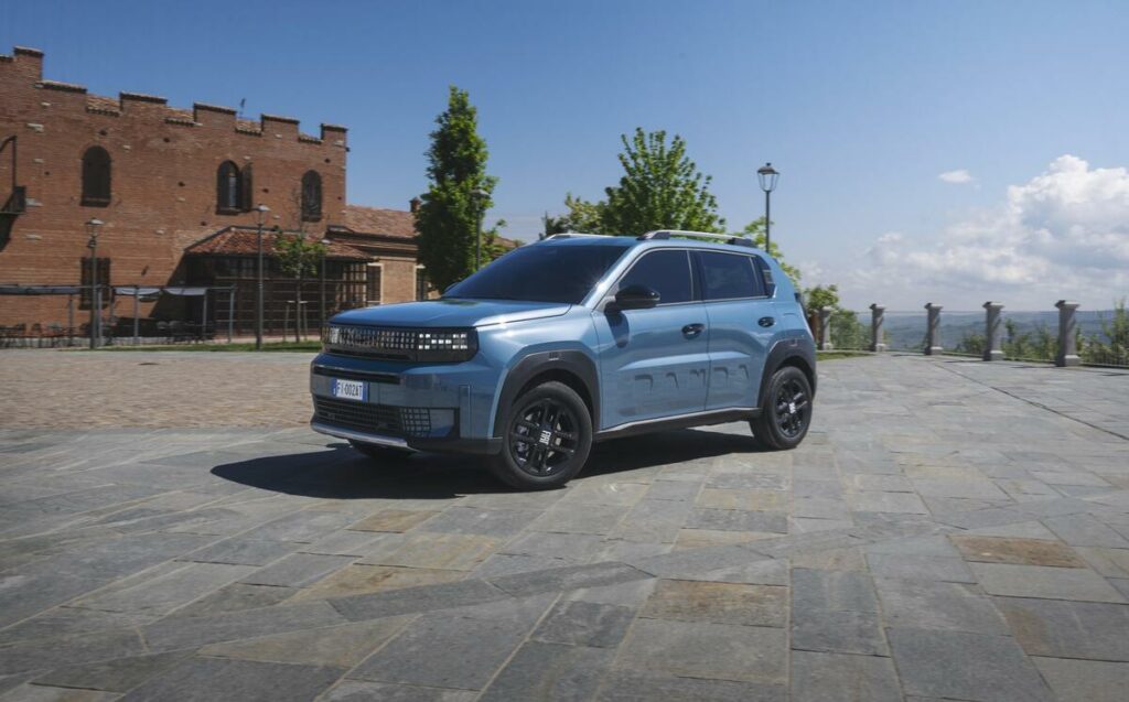 Fiat Grande Panda: in arrivo nel 2025 una versione 100%... a benzina, con un prezzo d'attacco simile alla Dacia Sandero - News