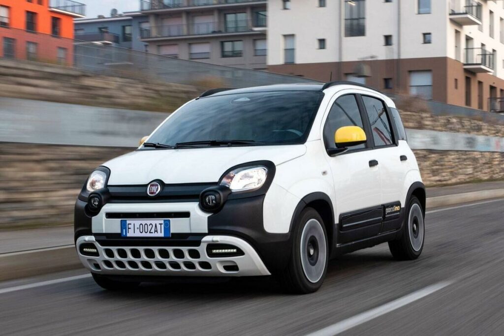 Fiat Panda: resta in campo e le ha tutte contro. Top e Flop - News