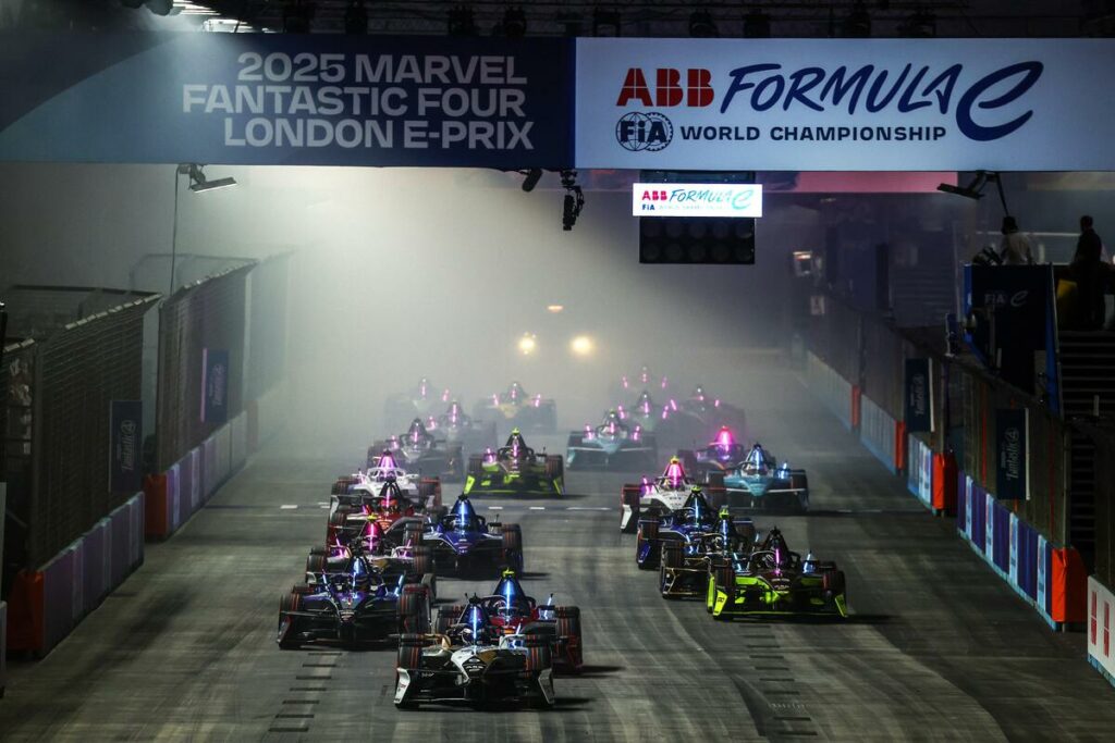 Formula E. E-Prix Londra 2025, Gara-1: vince Cassidy con Jaguar. De Vries e Wehrlein sul podio - Elettrico