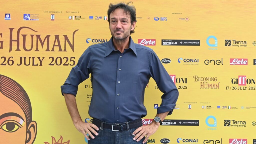 Gianluca Torre di Casa a prima vista: «La casa peggiore che ho affittato per una mia vacanza? A Mykonos. L’investimento migliore da fare? In Portogallo» Vanity Fair Italia
