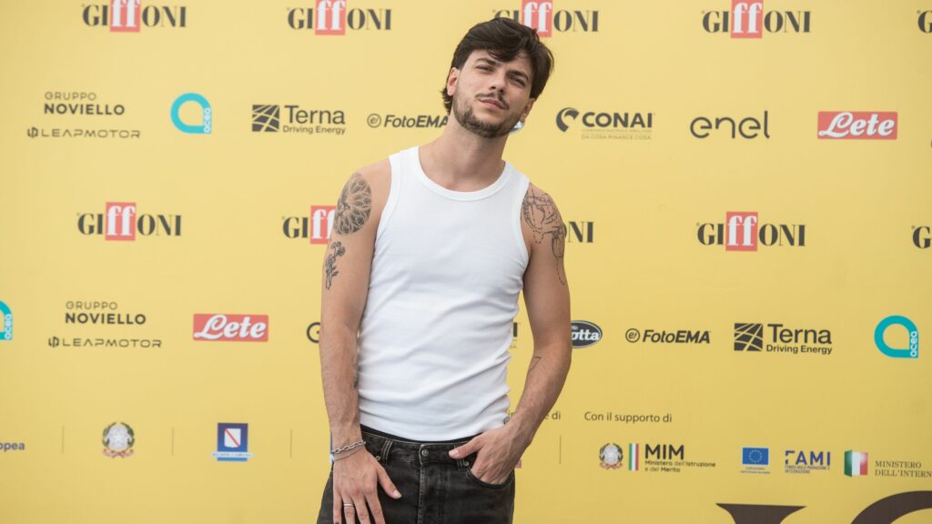 Giffoni Film Festival 2025: tutti i look (e i nostri voti) alle star sul blu carpet