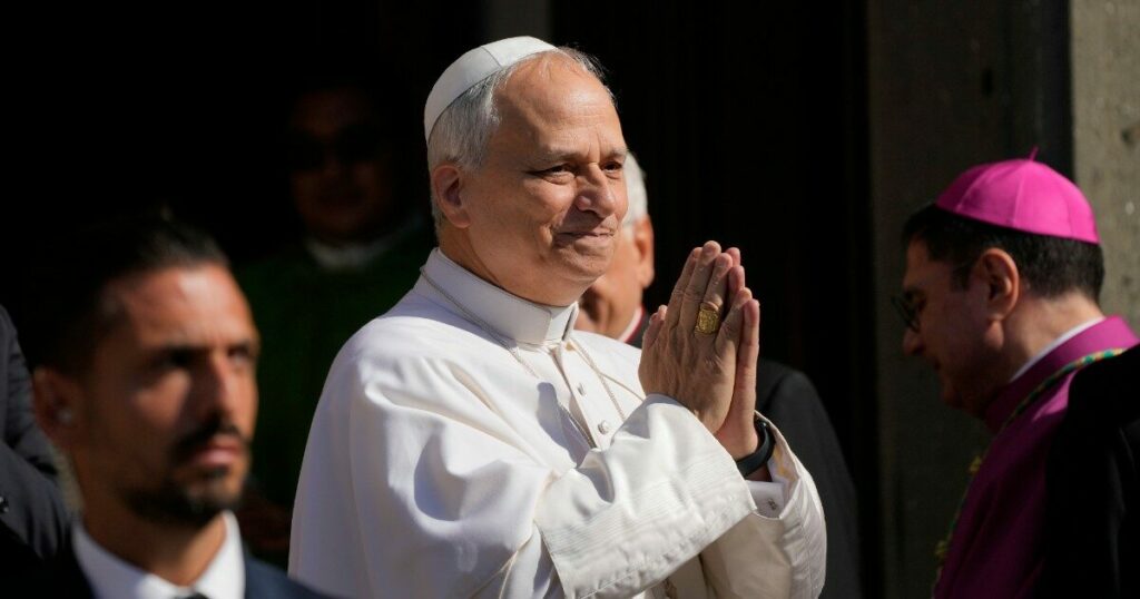 "Il Papa non deve pagare le tasse negli Stati Uniti": la proposta di legge
