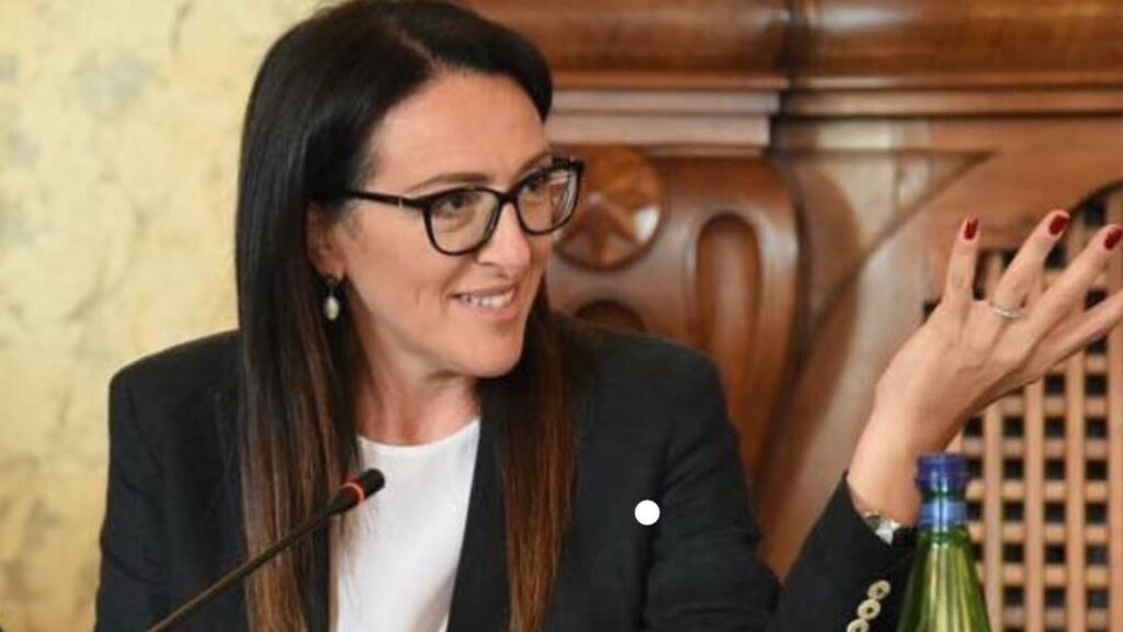 La dem Valente dopo gli attacchi degli hater incel: “Non si deve rendere neutra la violenza”
