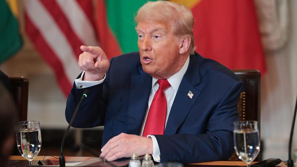 L’annuncio di Trump: “Per il Canada dazi al 35%. Oggi anche l’Unione europea riceverà la lettera”