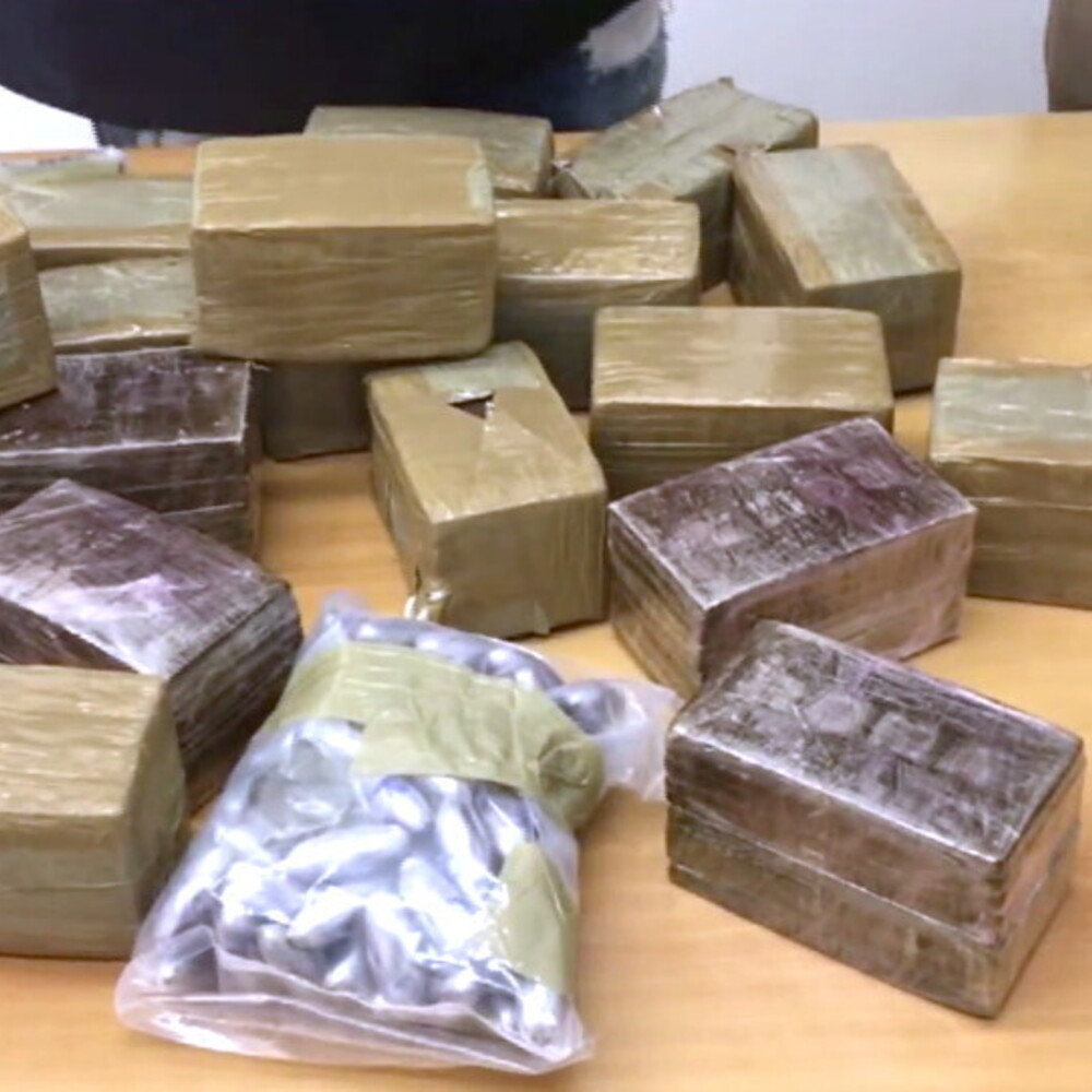 Maxi sequestro di hashish a Roma: scoperti in un tir 265 kg di droga Maxi sequestro di hashish a Roma: scoperti in un tir 265 kg di droga